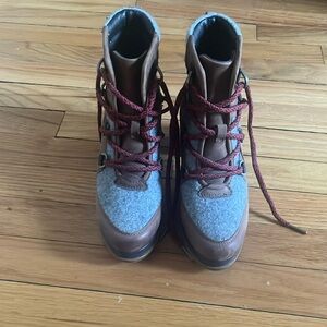 Sorel limited edition lace up boots size 7